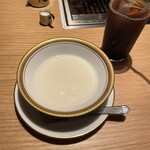 TANAKA YAKINIKU RESTAURANTE - 杏仁豆腐とコーヒー