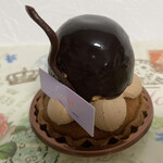 Aimer - 一口拝借。ソフトなタルト生地に、チョコ生クリームを花弁のように配置して中央にグラサージュの球体を鎮座させたチョコムースタルト。なお、球体の中身は旦那が攫ってしまったので不明。