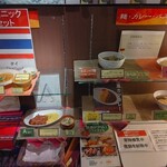 ジェイズカフェ - 料理の展示、マッサマンカレーも捨てがたい(2023.9.15)