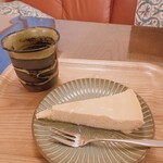 cafe Re - 挽立てハンドドリップコーヒー(深煎り)/さわやかチーズケーキ