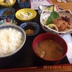 魚杳 - ゴマかんぱち定食 840円