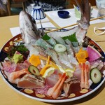 海香亭 - 造り、料理長厳選の鯛姿造りと旬魚３種盛合せ