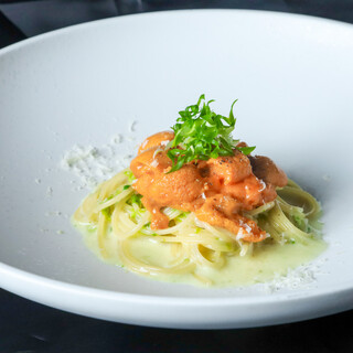 Spaghettini with sea urchin and raw seaweed