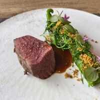 credo - 仔羊 甘長とうがらし おかひじき：仔羊のもも肉のロースト 甘長とうがらし おかひじきの黒酢のマリネ くり大将（かぼちゃ）のクランブル マスタードと蜂蜜のソース