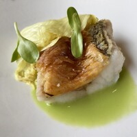 credo - 甘鯛 ゴーヤ 蕎麦の実：甘鯛の松笠焼き ゴーヤのソース 湯掻いた蕎麦の実 オクラの花 ひまわりの新芽 アサリの出汁