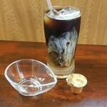 キッチン ブルー グローブ - ミルクを入れます