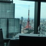 Fish Bank TOKYO - 窓からの景色:東京タワーが大きく見えます