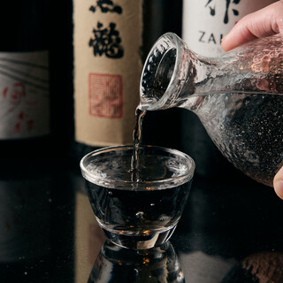 【豊富なドリンク】季節を感じられる日本酒や、オリジナルサワー