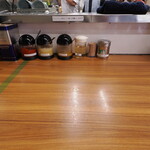 家系ラーメン 近藤家 - 卓上