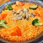 Bar de Espana Claro - 鶏肉と彩り野菜のバレンシア風パエリア1210円(税込)　かなりの底浅感です（笑）