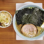 家系ラーメン 近藤家 - キャベチャーと塩ラーメン