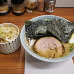 家系ラーメン 近藤家 - キャベチャーと塩ラーメン