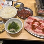 Yakiniku Horumo Mmaruyoshi Seinikuten - 