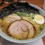 家系ラーメン 近藤家 - 海苔を立てようとした