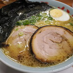 家系ラーメン 近藤家 - ちょっと左から