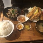 フルカワ食堂 - シン・ハーフ&ハーフ定食1210円　白モツ&とり天