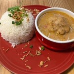 TANON curry - マッサマンカレー(生春巻・デザート付き)￥1100(税込)