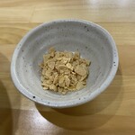 麺匠 いけだ - トッピングのニンニクチップ