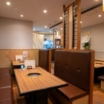 焼肉ダイニング たじまや庵 - テーブル