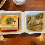 Shi An - 副菜のピリ辛豆腐とザーサイ