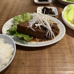 スワニ食堂 - おかずが出てくる途中の状態。ここからでき次第もってきてくれます。美味です…！