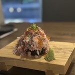 豊洲直送鮮魚と釜飯 二代目 魚義 - 海鮮こぼれ寿司