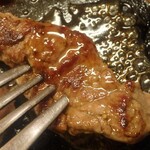 サウザンステーキ - 焼肉のたれみたいなソース