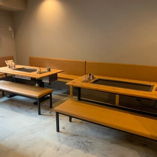Enjoy both Okonomiyaki and cafe! A simple and stylish space