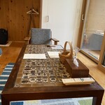 早苗饗 - 一階の部屋の大きなテーブル