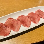 炭火焼肉ホルモン まるは - 上タン塩