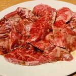 炭火焼肉ホルモン まるは - ハラミ