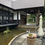 早苗饗 - 宿が見えてきただけで、雰囲気が感じられる