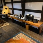 早苗饗 - ロビーの上はラウンジ。ゆっくり本でも読んだりして