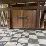 早苗饗 - 正面玄関からは江戸時代のような趣も