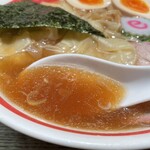 麺壱 吉兆 - 鶏の旨みたっぷり、深い旨みの醤油スープ