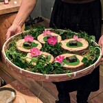 Seminare Karuizawa - 摘み立てのコスモス（Googleレンズ調べ）だと思うのですが、花については全くの無知です