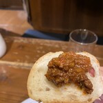 イタリアン居酒屋 ガルゴッタ - 余ったソースをパンに付けてみました。