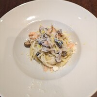 IMPASTO - パスタ∶リングイネピッコレ(鮭、きのこ、ﾚﾓﾝｸﾘｰﾑｿｰｽ)