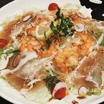 龍のかくれんぼ - 生ハムと海老のサラダ①