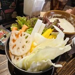 サンパチキッチン 小倉店 - お通しのバーニャカウダ