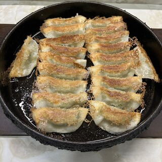 ぎょうざ 鉄なべ_0