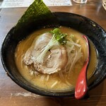 ラーメン シェルター - 「白」【鶏パイタン醤油】¥890（価格は訪問時）