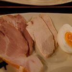 猫と月 - 別皿の具材。