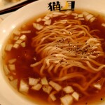 猫と月 - 醤油ラーメン。
