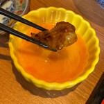 肉のよいち - 焼いた肉を卵に潜らせればまったり、溶き卵に味噌ダレ加わり、〆のTKGは醤油要らず。