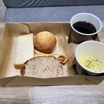 ザスタンダードベイカーズ - スープモーニング セット：おまかせパン4種、コーン・スープ、コーヒー