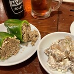 炭火塩焼鶏 たまい - 見た目より美味しい。いぶりがっこチーズは超コスパいい！