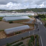 バウワウ - 東北新幹線次世代新型試験車両「ALFA-X」が小さく見えます