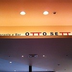 OTTO SETTE - ホテルロビー横にあるエントランス。