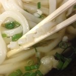 誠うどん - 2013.10.16(水) 14時 かけ小150円 感動なグミ的グニュ感 (^_^)v二杯